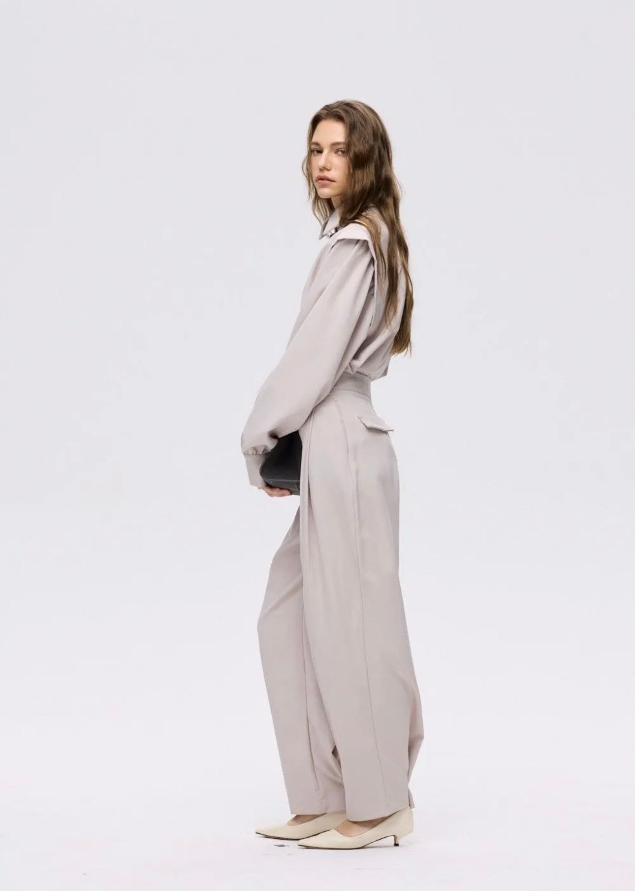 PANTALON GRIS BALLON AVEC BOUTON ARRIERE