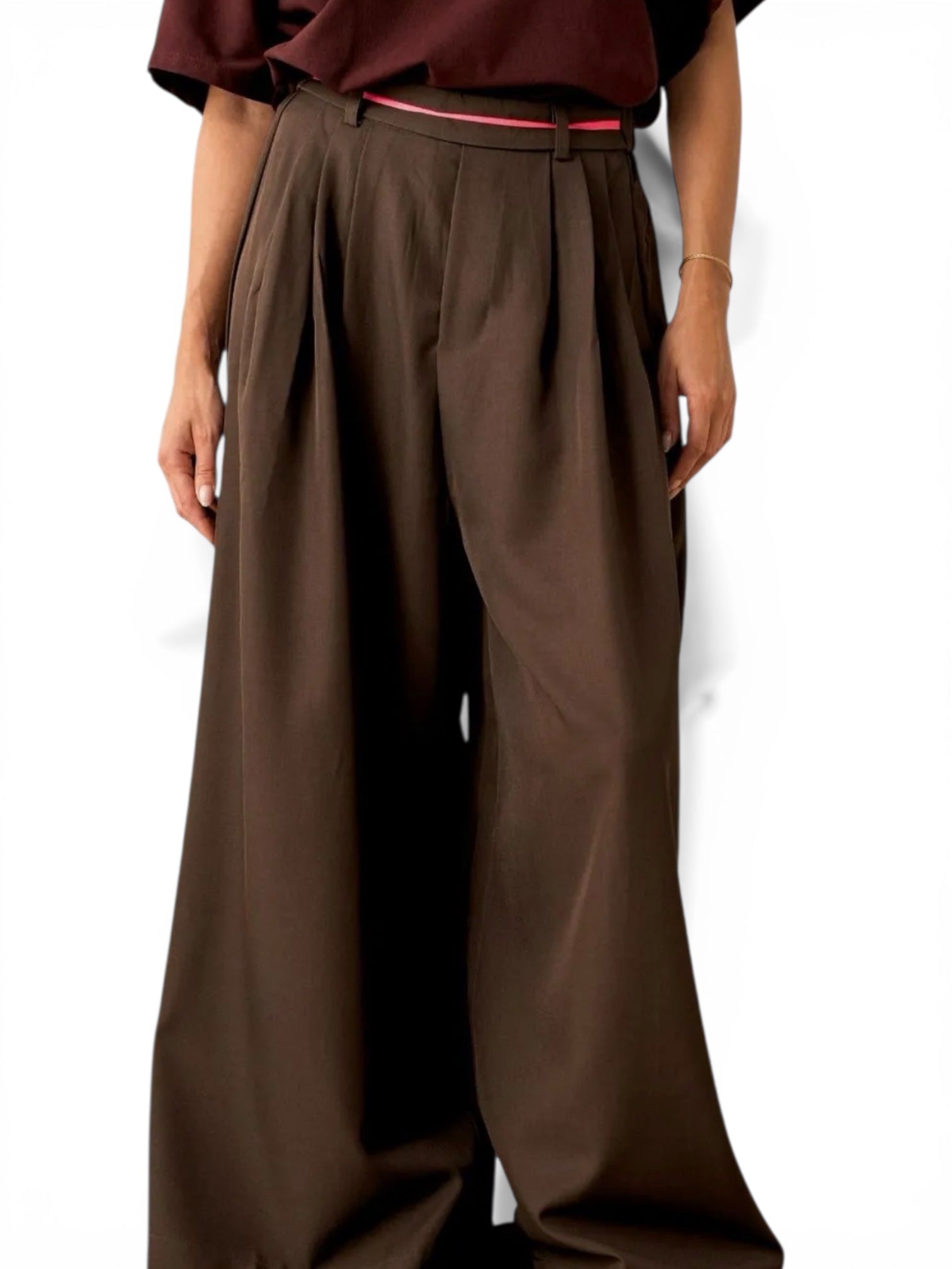 PANTALON MARRON CEINTURE FUSHIA