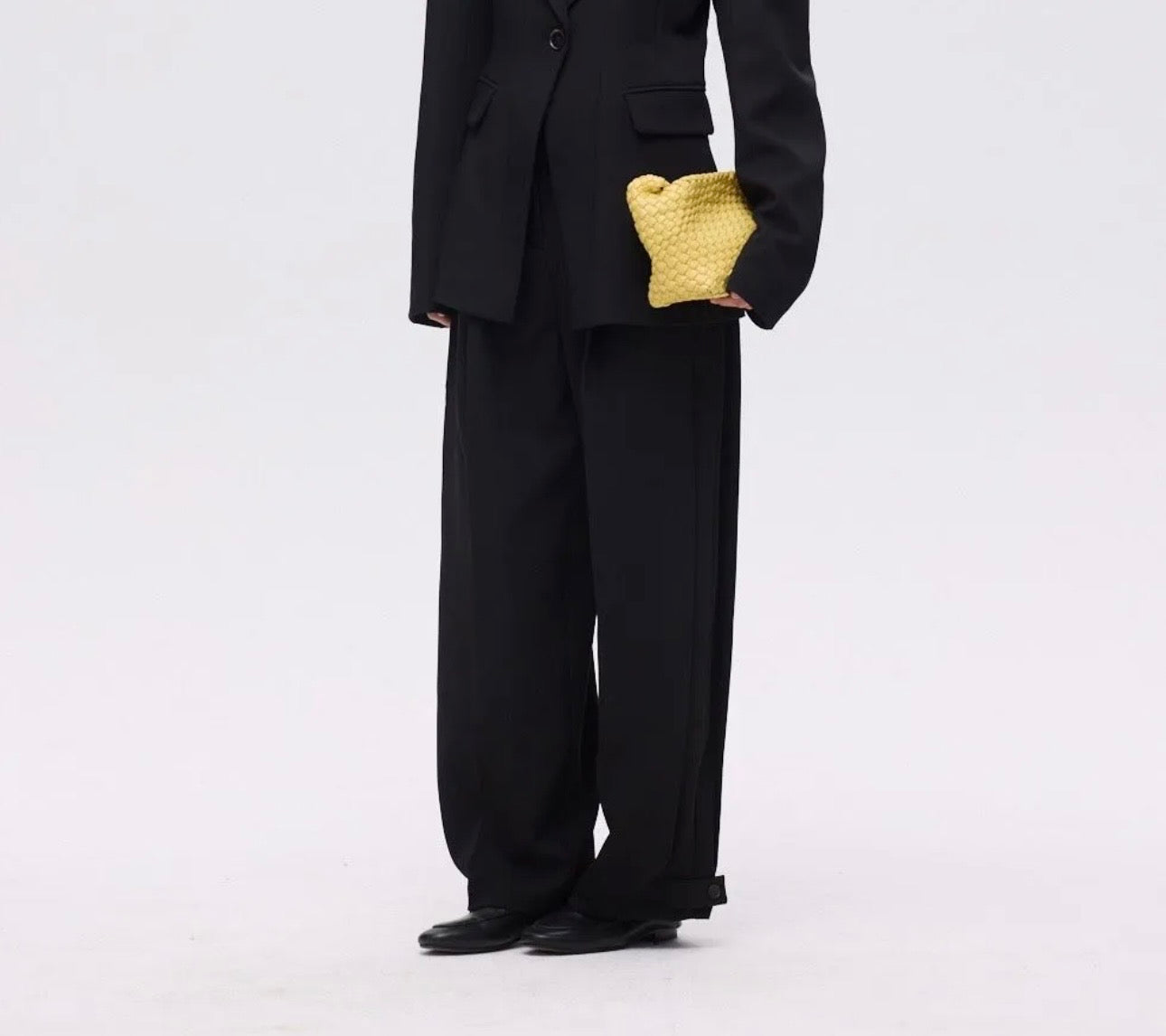 PANTALON NOIR BOUTON BAS