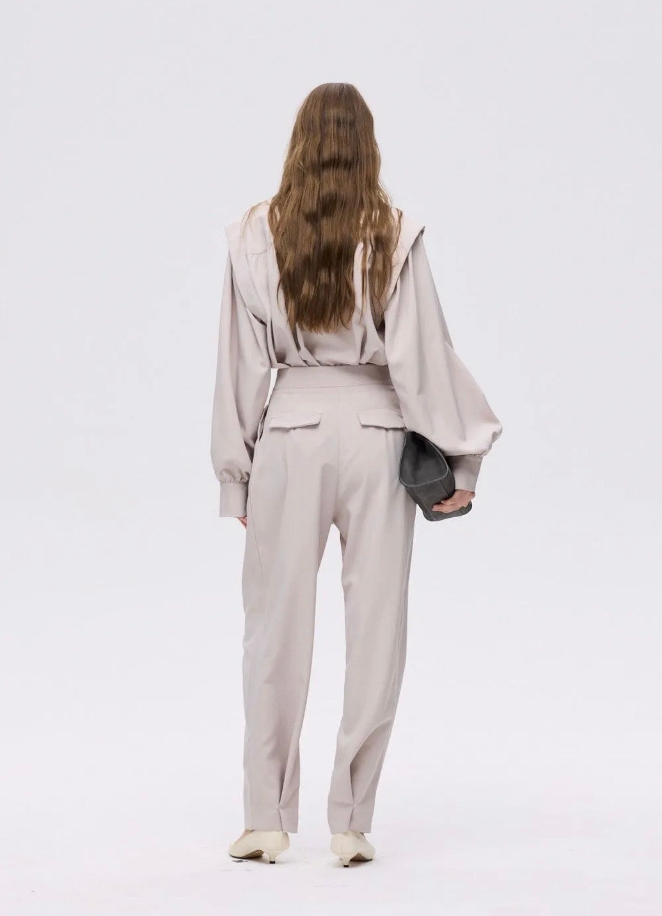 PANTALON GRIS BALLON AVEC BOUTON ARRIERE
