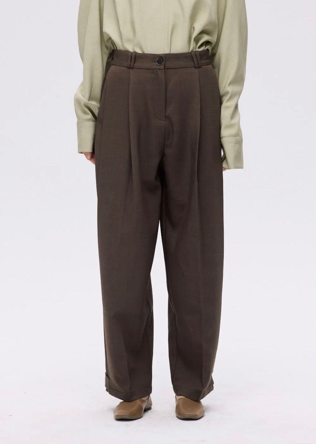 PANTALON MARRON BOUTON BAS