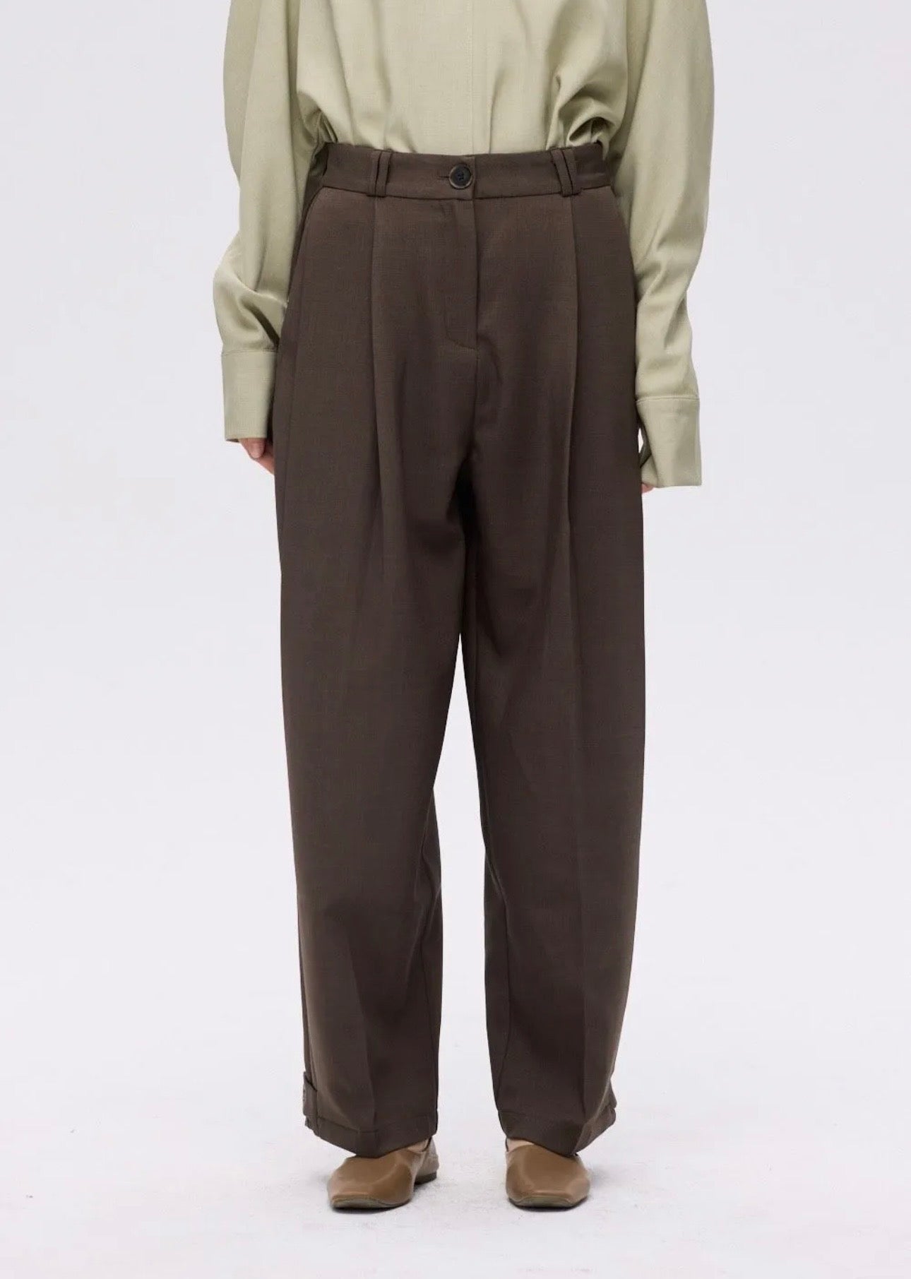 PANTALON MARRON BOUTON BAS